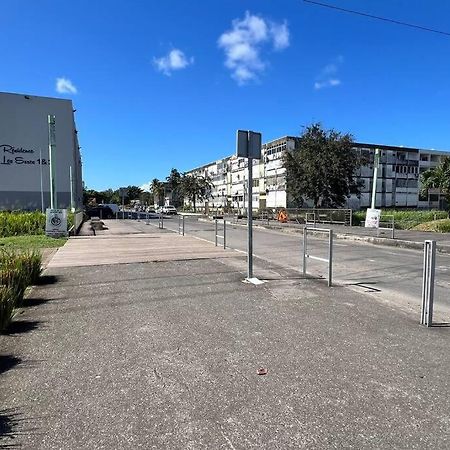 Appartement Proche Aeroport Au Rez-De-Chaussee Les Abymes Eksteriør billede